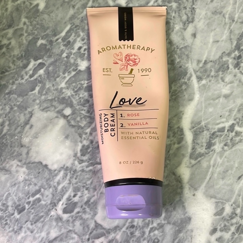 Bath and Body Works‎ Lotion Cream Aromatherapy Love Rose and Vanilla